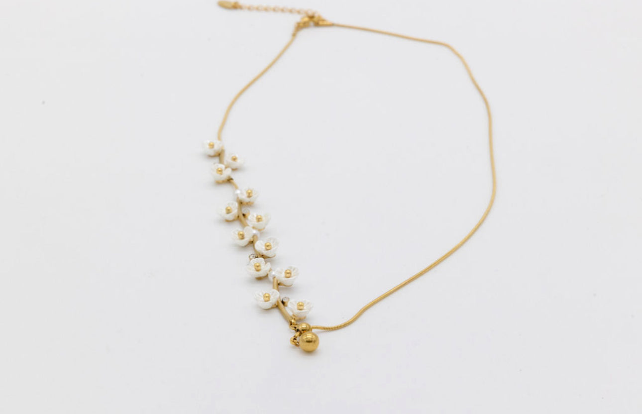 Daisy dainty necklace